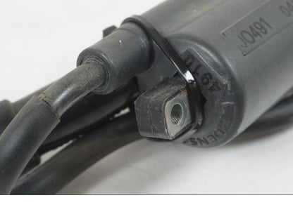 Vänster sida på Tändspole från en Suzuki VZR 1800 -2009 motorcykel.