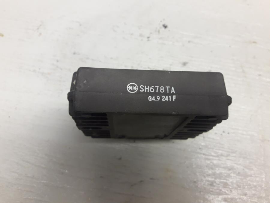 Baksidan på Likriktare från en Kawasaki ER-6N -2015 motorcykel.