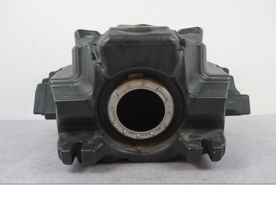 Vänster sida på Bensintank från en BMW K 1600 GTL -2015 motorcykel.