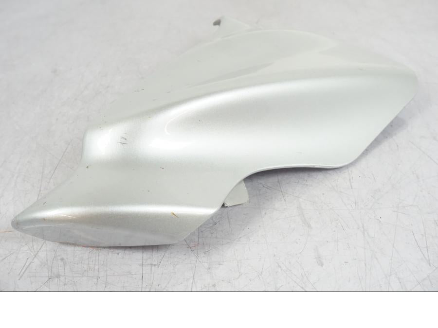 Höger sida på Strålkastarkåpa från en Kawasaki ER-6N -2007 motorcykel.