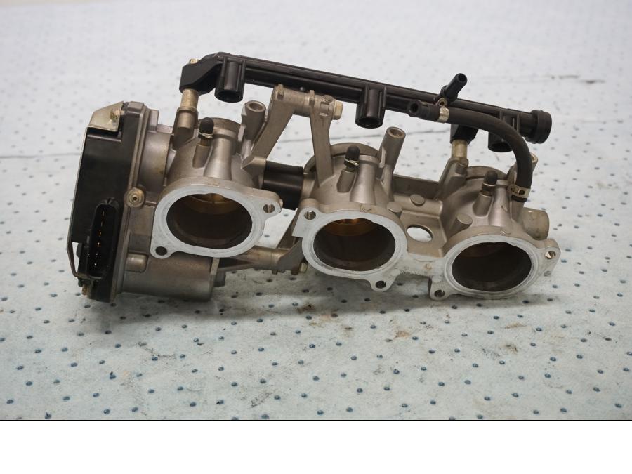 Baksidan på Spjällhus från en MV Agusta F3 675 -2014 motorcykel.