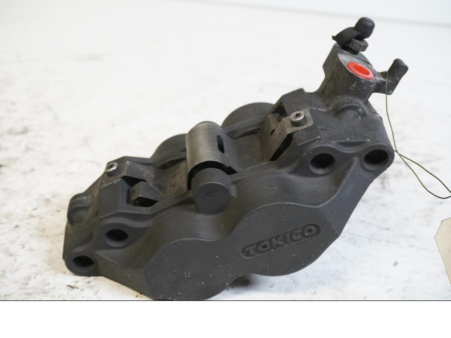 Baksidan på Bromsok från en BMW R 850 R -2004 motorcykel.