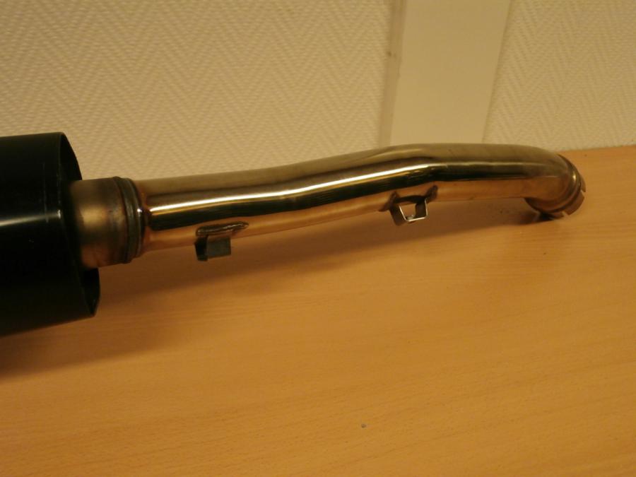 Baksidan på Ljuddämpare från en Kawasaki ZZ-R 1400 -2014 motorcykel.