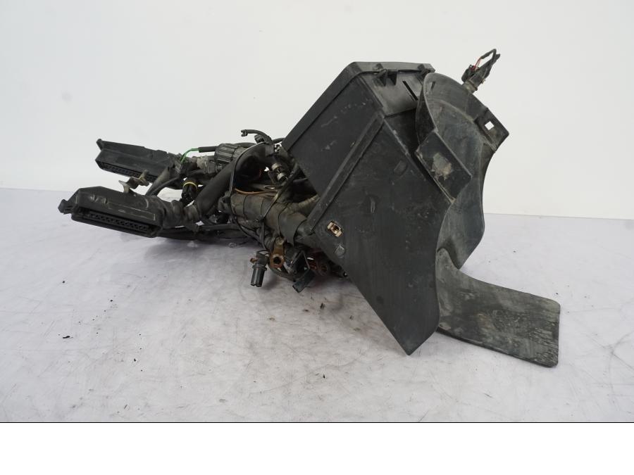 Framsidan på Kabelstam från en BMW R 1150 GS -2002 motorcykel.