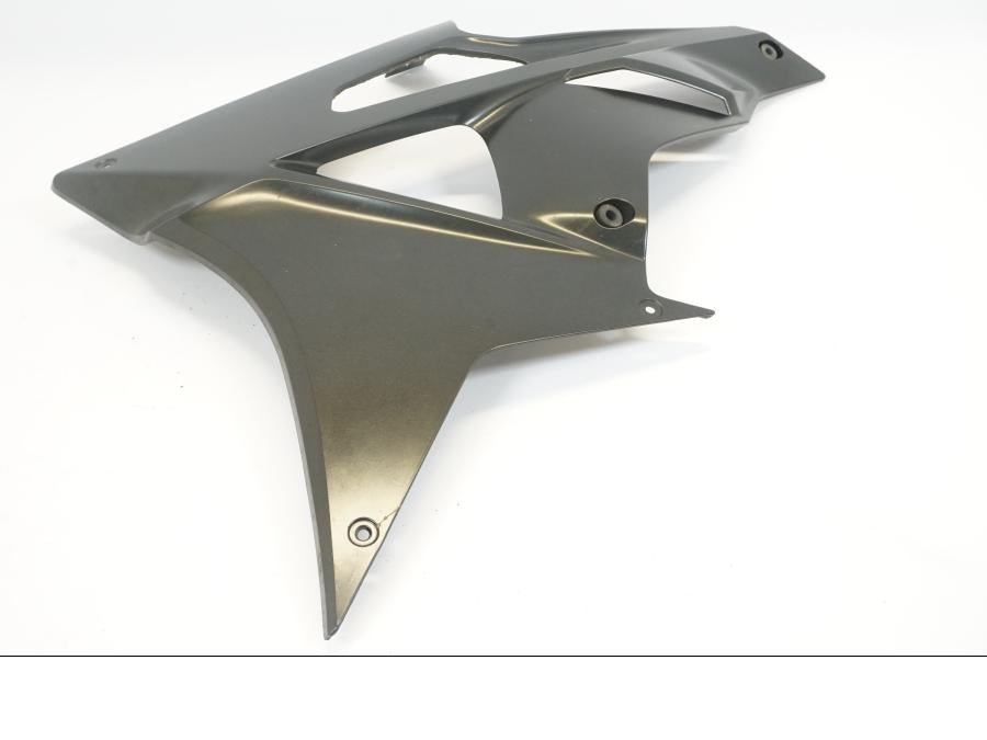 Höger sida på Magkåpa från en BMW S 1000 RR -2011 motorcykel.