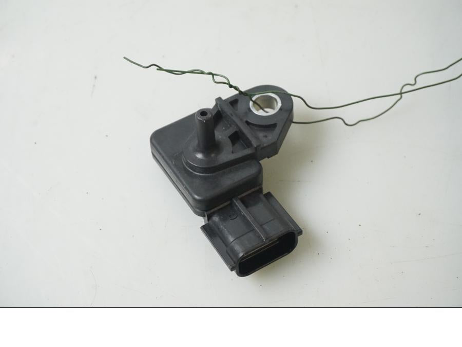 Baksidan på Luftsensor från en Triumph Daytona 675 -2011 motorcykel.