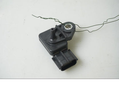 Baksidan på Luftsensor från en Triumph Daytona 675 -2011 motorcykel.