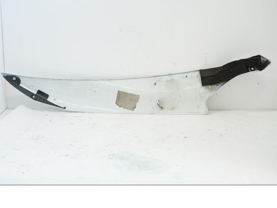 Baksidan på Sidkåpa från en Yamaha YZF R6 -2006 motorcykel.