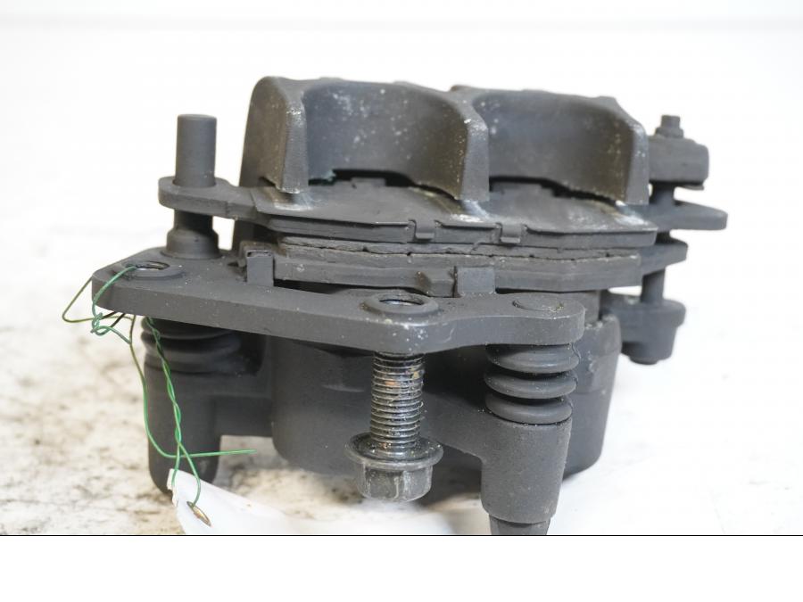 Höger sida på Bromsok från en Suzuki DL 1000 -2004 motorcykel.