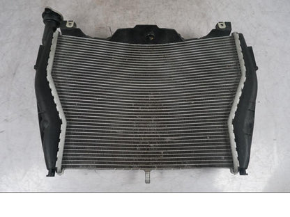 Baksidan på Vattenkyl från en BMW S 1000 XR -2019 motorcykel.