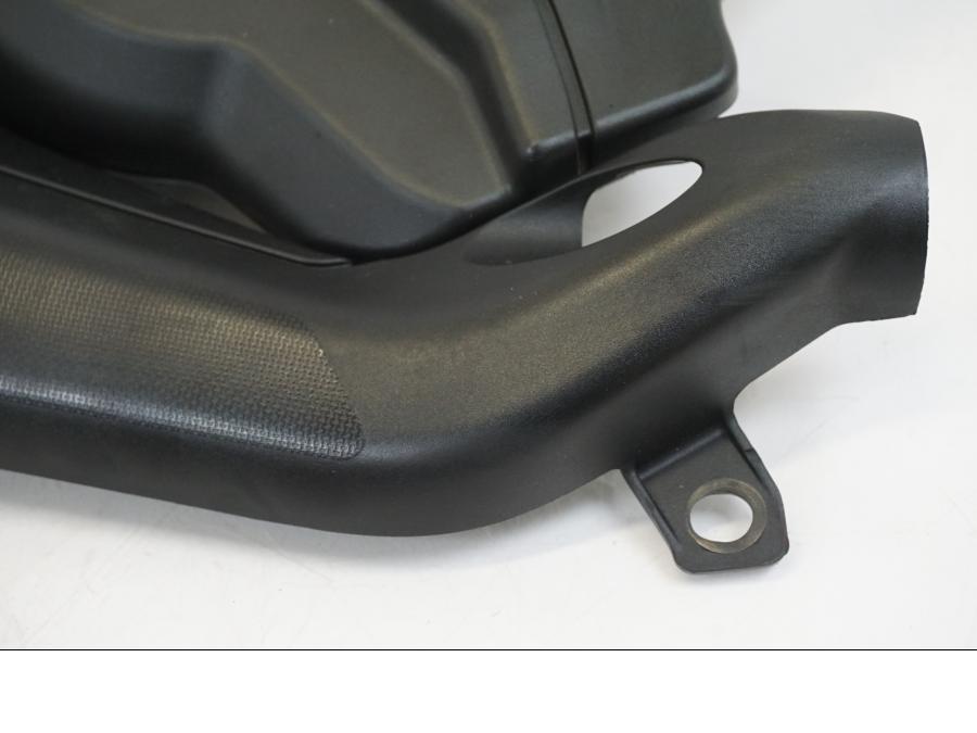 Extrabild3 på Sidopanel från en Ducati Streetfighter V4 -2020 motorcykel.