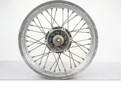 Framsidan på Fälg från en Kawasaki KL 650A -1987 motorcykel.