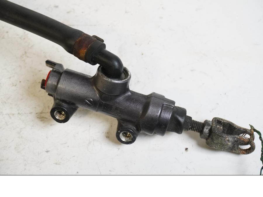 Baksidan på Bromshuvudcylinder från en Kawasaki GPX 750 R -1987 motorcykel.