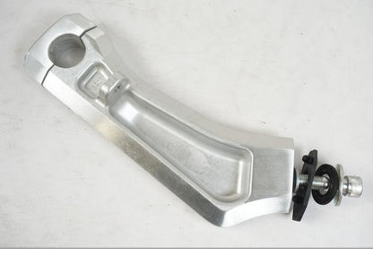 Extrabild2 på Styrfäste från en Suzuki VZR 1800 -2009 motorcykel.