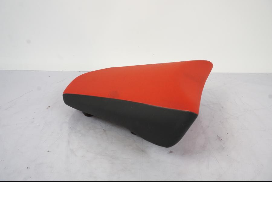 Framsidan på Sadel från en Honda CRF 1000 Africa Twin -2016 motorcykel.