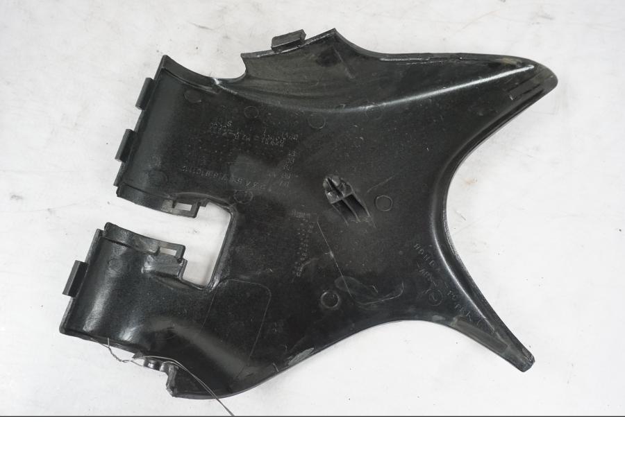 Vänster sida på Ramskydd från en Honda VT 600 C -1998 motorcykel.