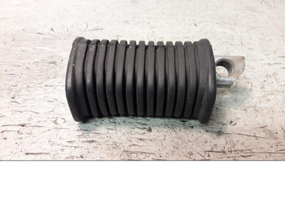 Baksidan på Fotpinne från en Suzuki LS 650 -2002 motorcykel.