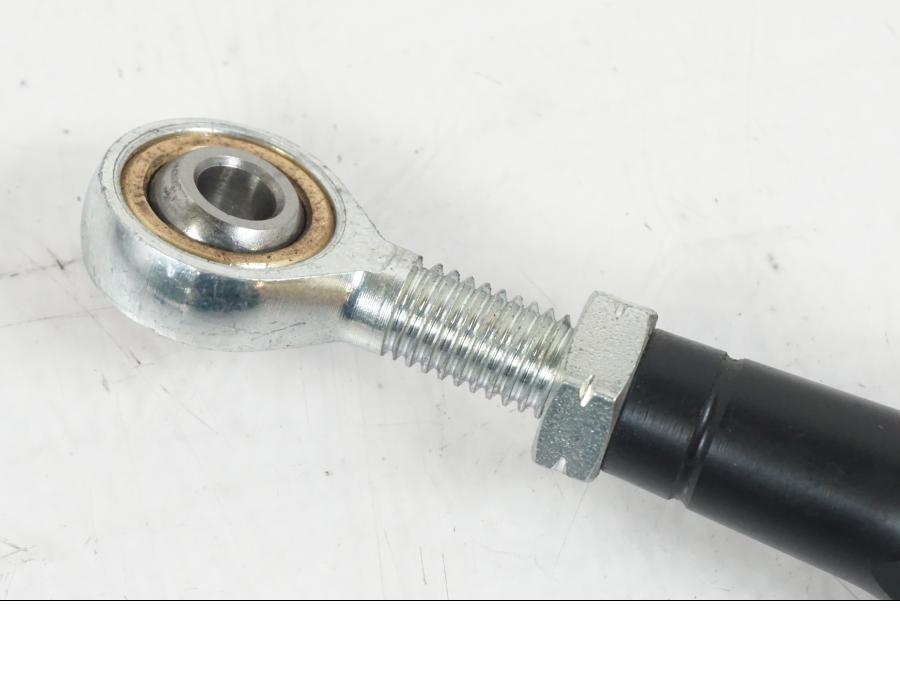 Snett uppifrån på Växellänkage från en KTM 1290 Super Duke R EVO -2023 motorcykel.