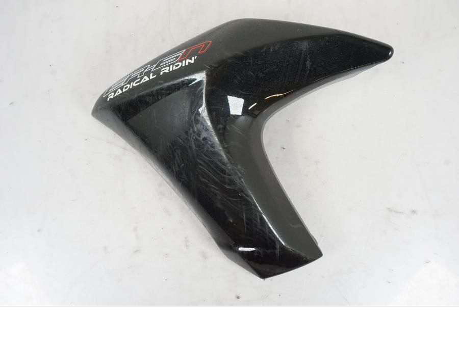 Framsidan på Kylarvinge från en Kawasaki ER-6N -2012 motorcykel.