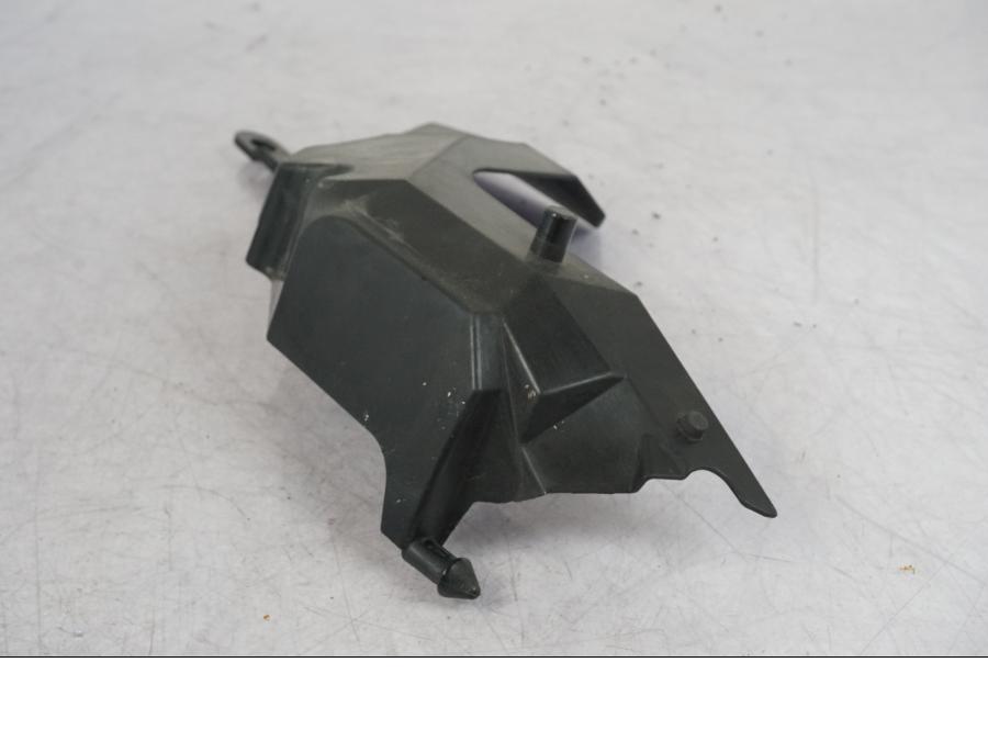 Vänster sida på Värmeskydd från en Yamaha MT-09 SP -2018 motorcykel.