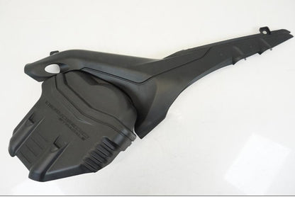 Framsidan på Sidopanel från en Ducati Streetfighter V4 -2020 motorcykel.