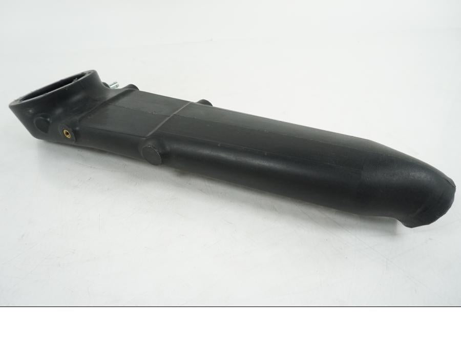 Vänster sida på Bensinledning från en AJP PR7 -2021 motorcykel.