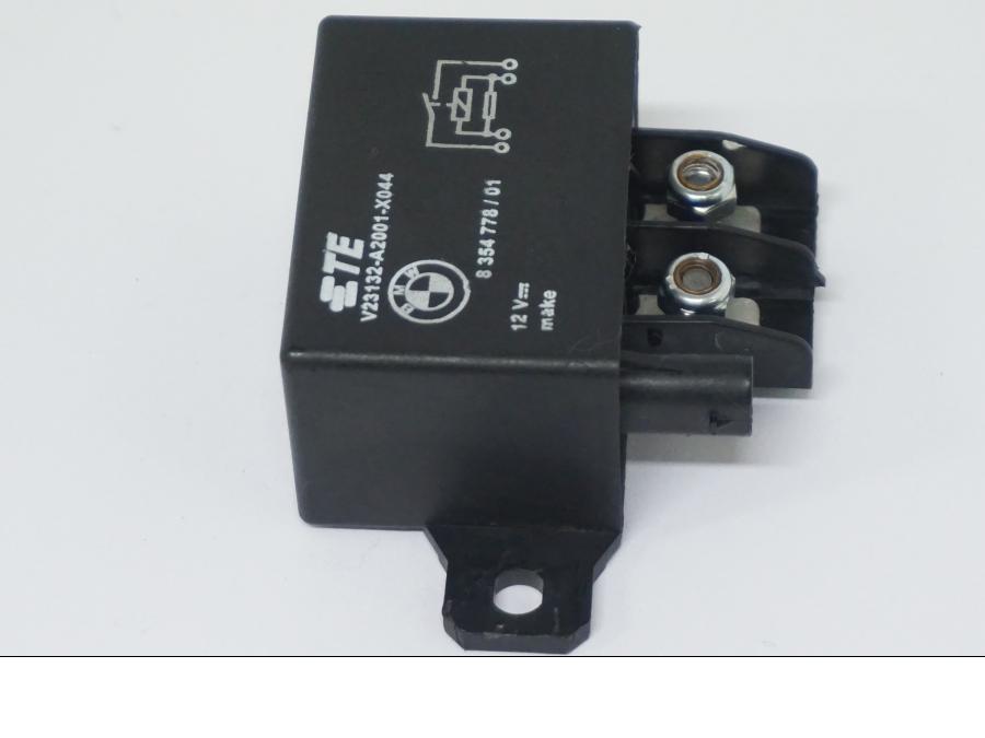 Baksidan på Startrelä från en BMW R 1250 GS -2022 motorcykel.