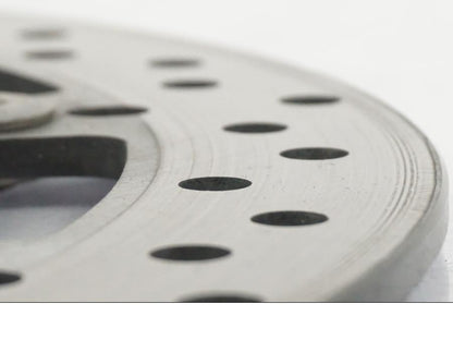 Vänster sida på Bromsskiva från en KTM 1290 Super Duke R EVO -2023 motorcykel.