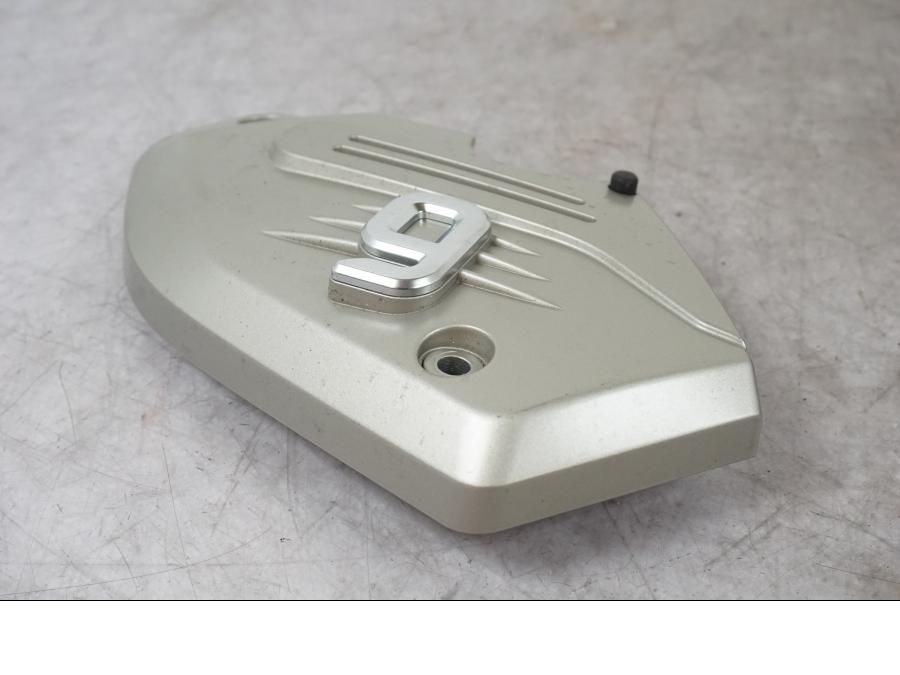 Vänster sida på Motorkåpa från en BMW K 1600 GTL -2015 motorcykel.