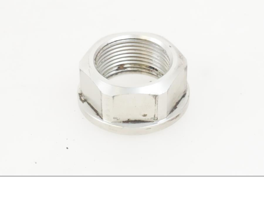 Baksidan på Hjulaxel från en KTM 790 Duke -2019 motorcykel.