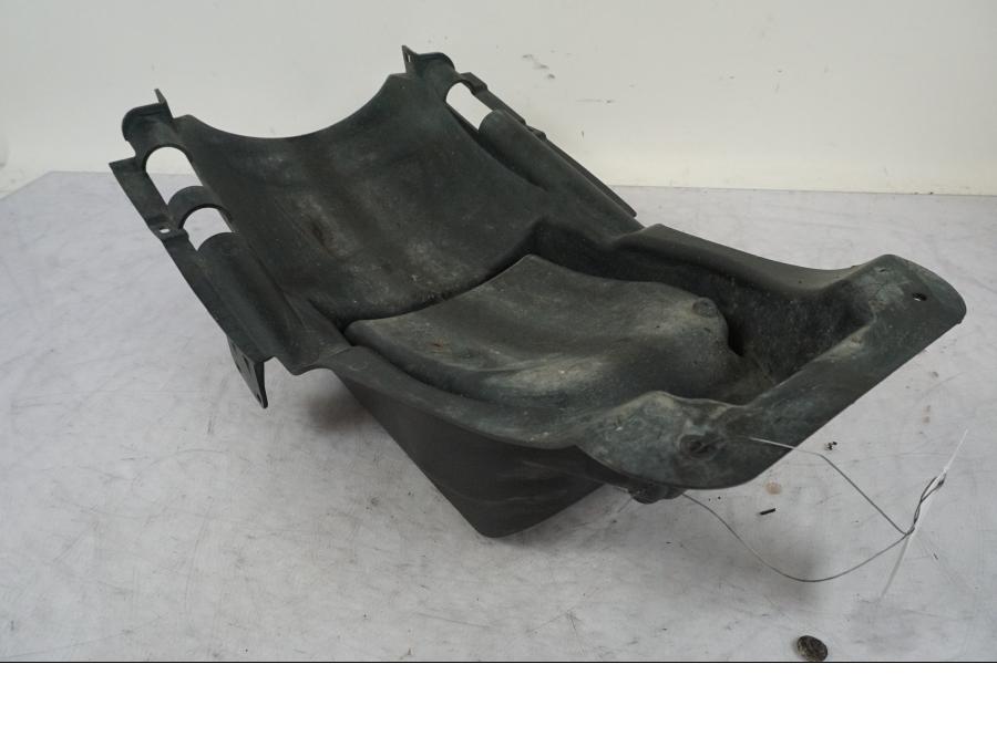 Höger sida på Undertail från en BMW R 850 R -2004 motorcykel.