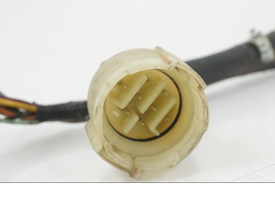 Höger sida på Kabelstam från en Suzuki GSX-R 750 -2001 motorcykel.