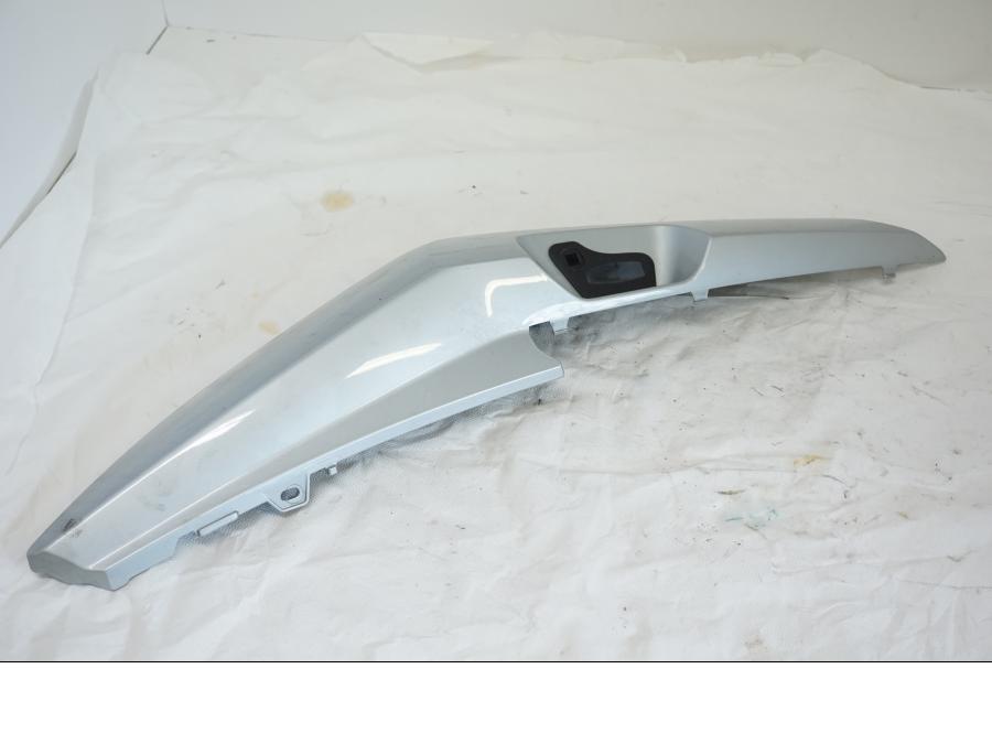 Baksidan på Sidopanel från en BMW K 1600 -2015 motorcykel.