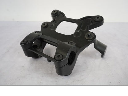 Framsidan på Instrumentfäste från en KTM 125 Duke -2017 motorcykel.