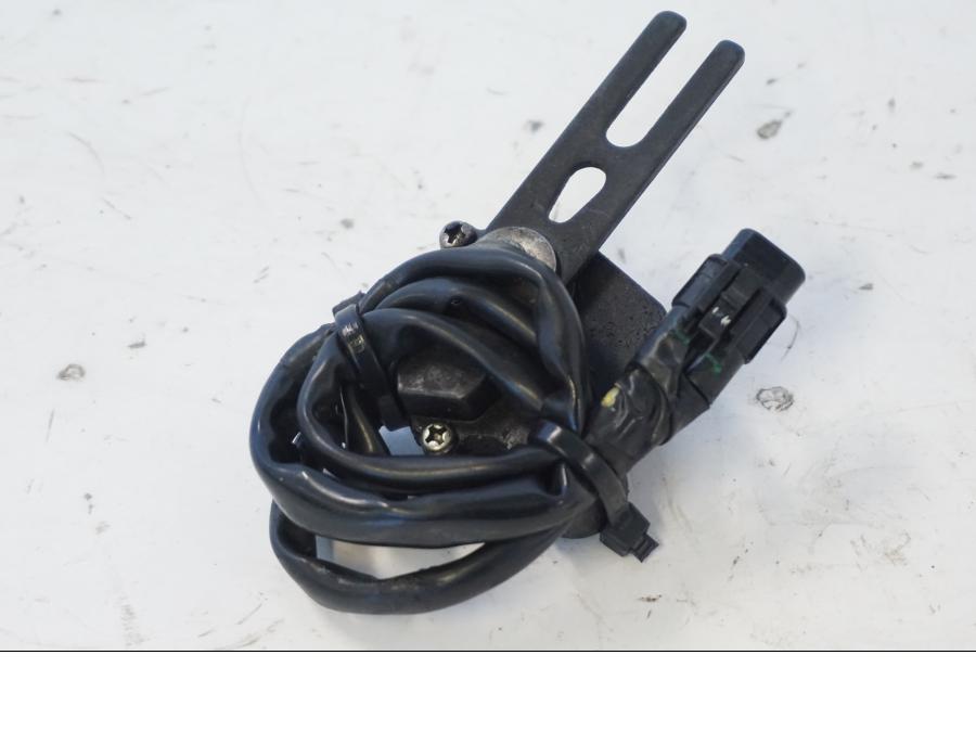 Snett nerifrån på Sidostödsbrytare från en Kawasaki ER-6N -2012 motorcykel.