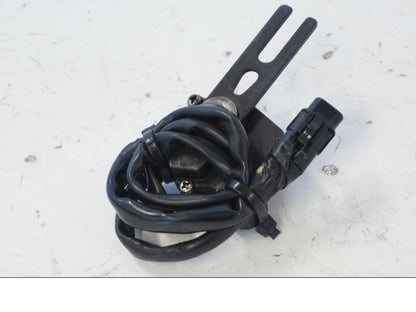 Snett nerifrån på Sidostödsbrytare från en Kawasaki ER-6N -2012 motorcykel.