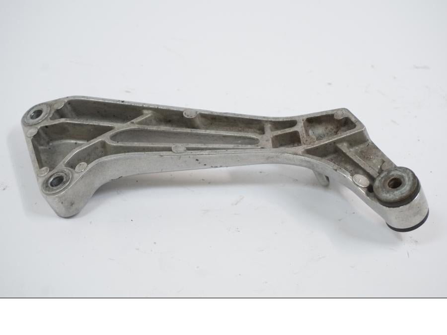 Extrabild1 på Fotpinnefäste från en Honda VTR 1000 F -1999 motorcykel.