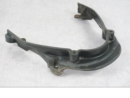 Baksidan på Generatorkåpa från en BMW R 1200 GS -2005 motorcykel.