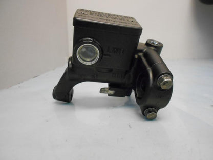 Baksidan på Bromshuvudcylinder från en Yamaha YS 125 -2017 motorcykel.