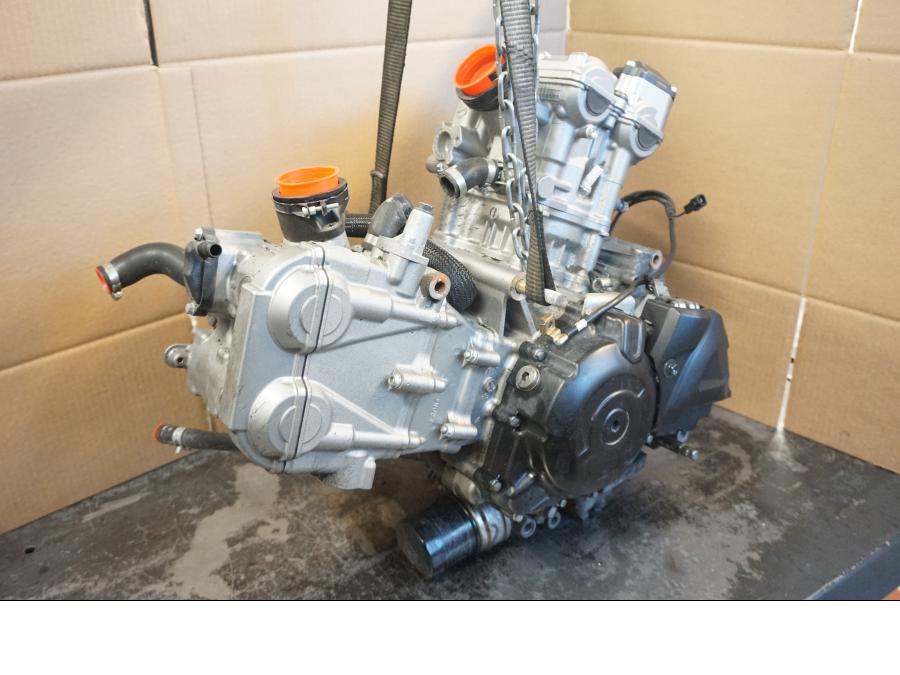 Framsidan på Motor från en Suzuki SV 650 -2016 motorcykel.