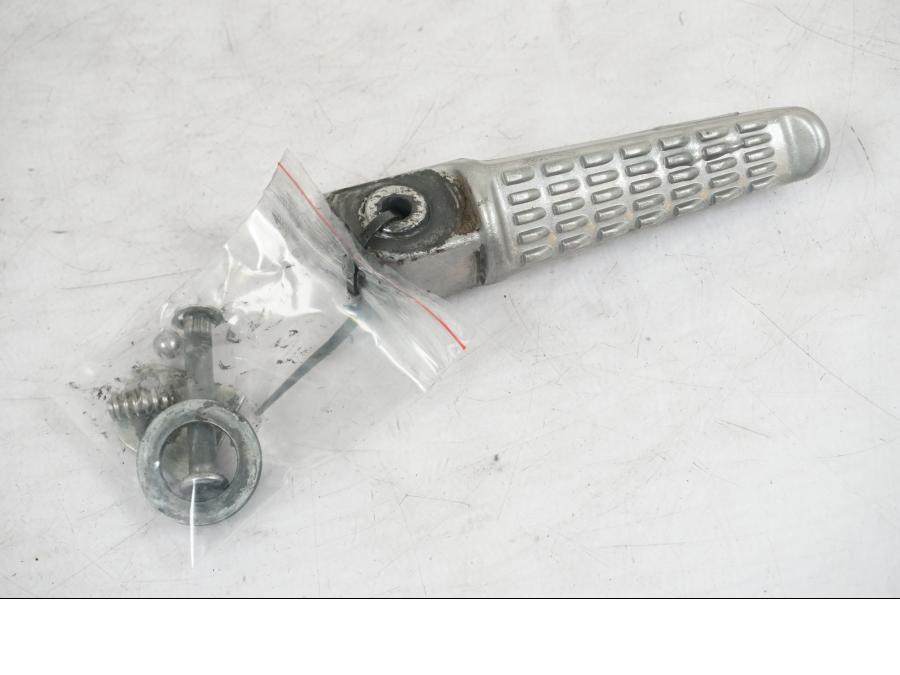 Framsidan på Fotpinne från en Kawasaki Z 900 -2019 motorcykel.