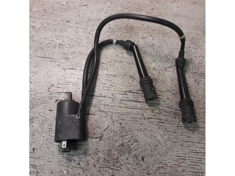 Framsidan på Tändspole från en Yamaha FZ-S 600 -2000 motorcykel.