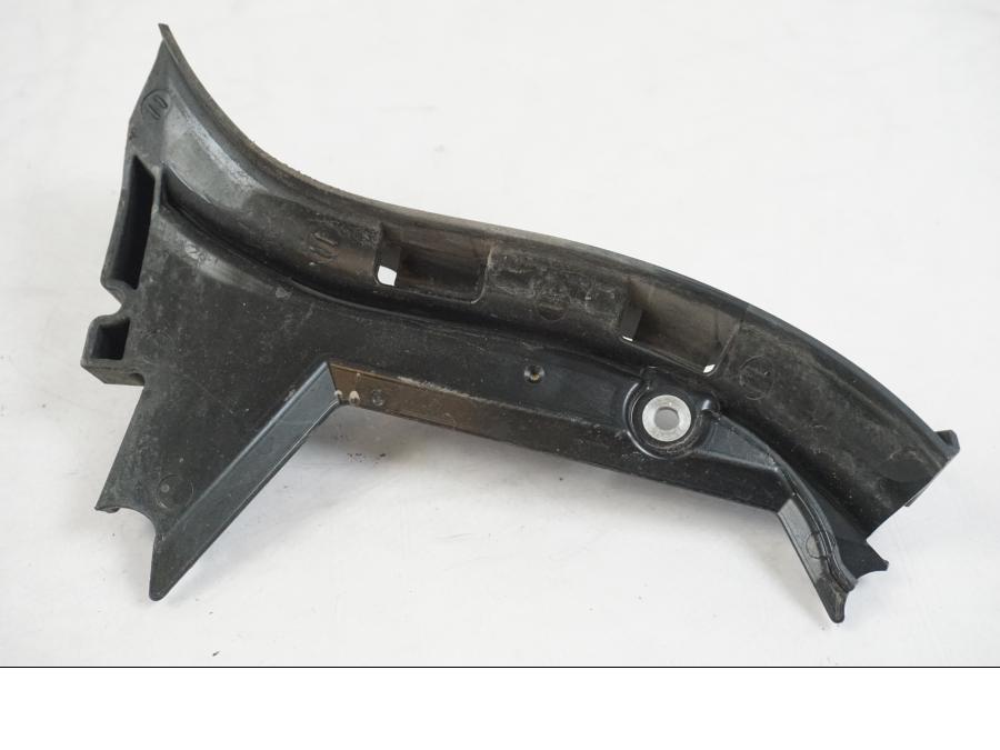 Snett uppifrån på Plast från en KTM 1290 Super Duke R -2022 motorcykel.