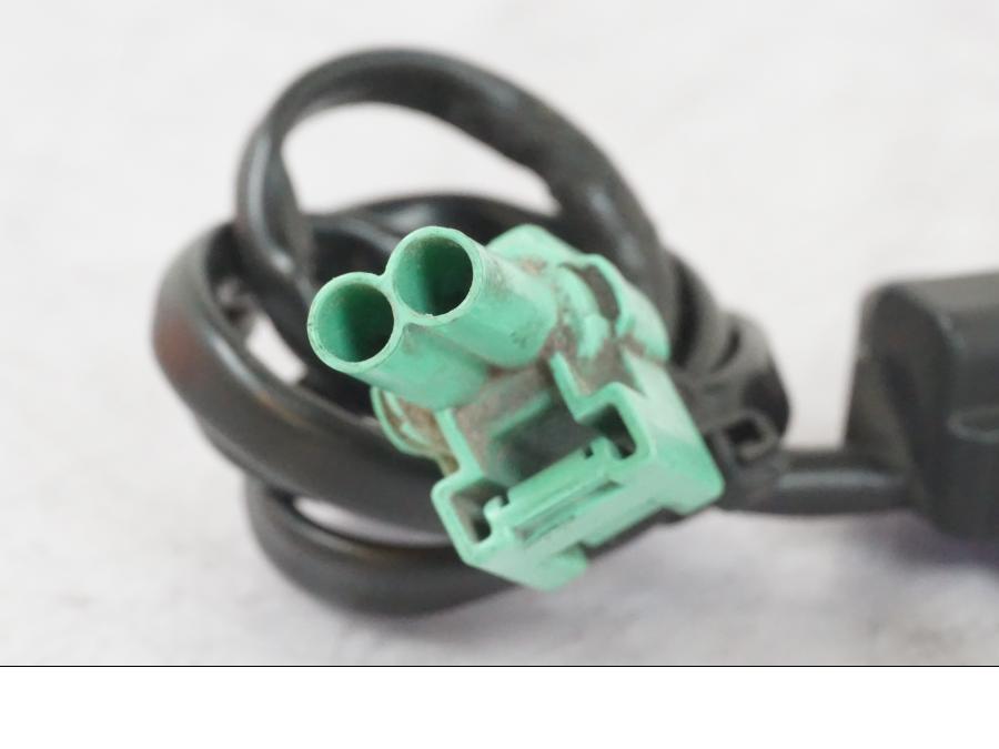 Vänster sida på Sidostödsbrytare från en Suzuki GSX-S 1000 -2017 motorcykel.