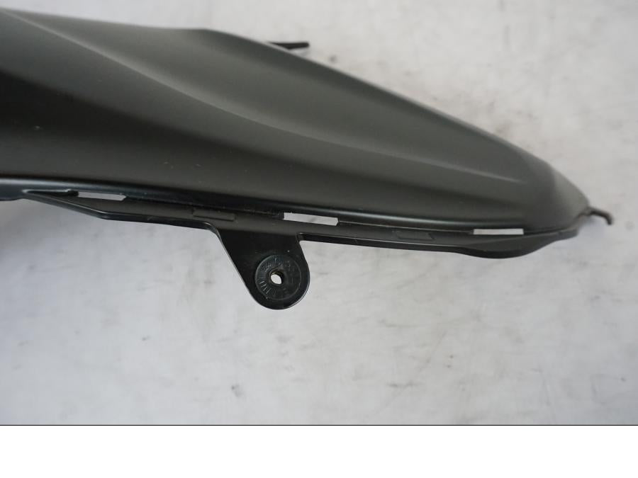 Snett nerifrån på Tankkåpa från en Kawasaki Z 800 -2014 motorcykel.