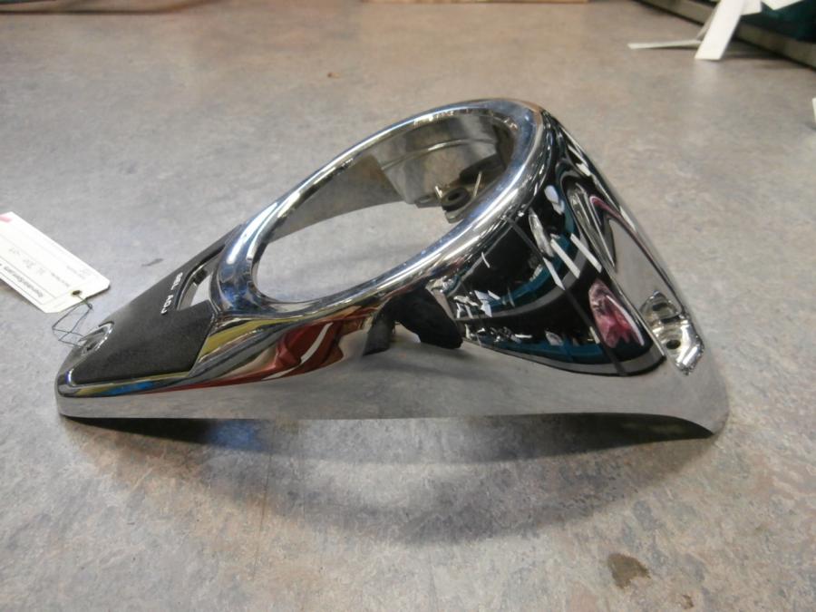 Höger sida på Instrumentkonsoll från en Suzuki VL 800 -2004 motorcykel.