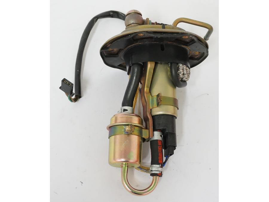 Framsidan på Bensinpump insprut från en Honda CBR 900 RR -2002 motorcykel.