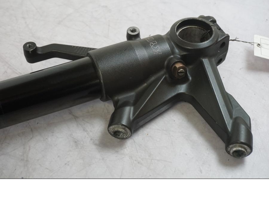 Vänster sida på Gaffelben från en Kawasaki ZX-10R -2008 motorcykel.