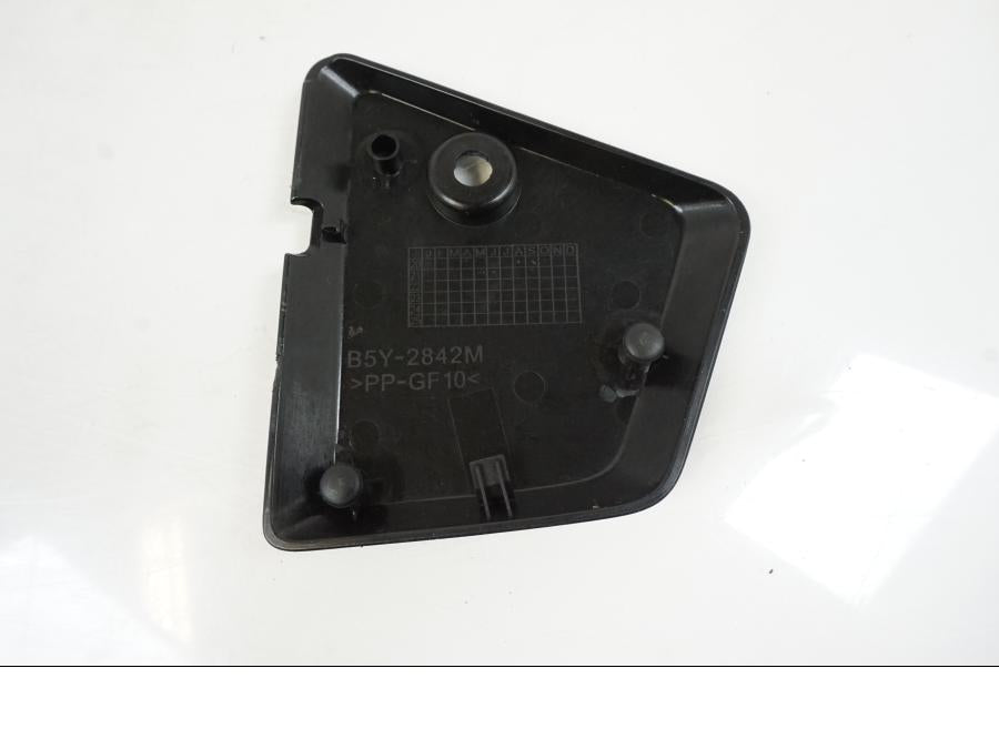 Baksidan på Sidkåpa från en Yamaha MT-10 -2022 motorcykel.