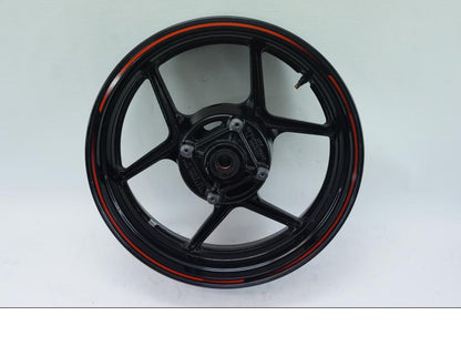 Vänster sida på Fälg från en Kawasaki Z 800 -2013 motorcykel.